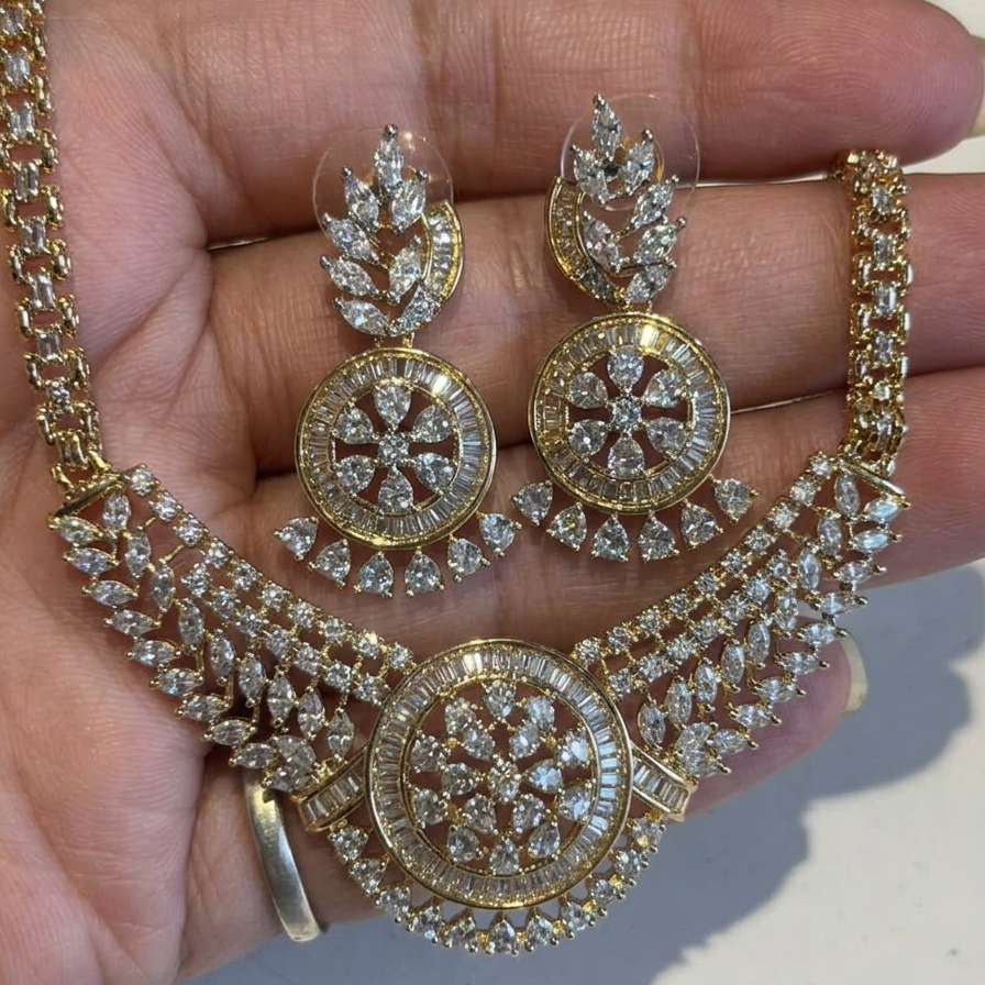 GOLD LUXE NECKLACE SET
