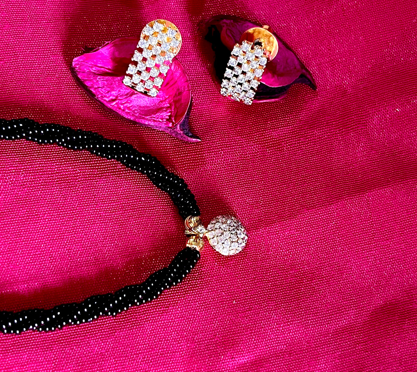 GOLDEN AMISHA MANGALSUTRA SET