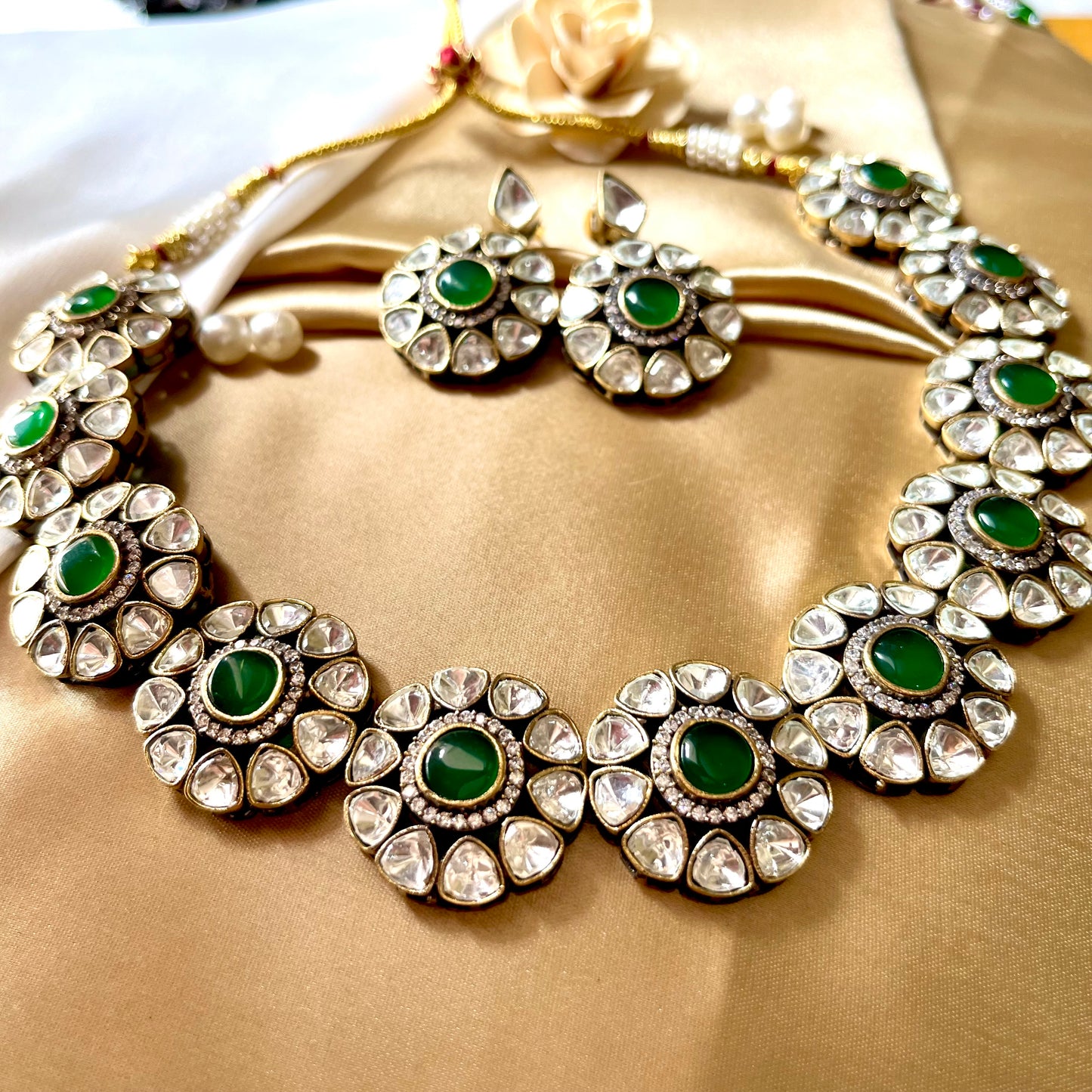 EMERALD GAURI CHOKER SET