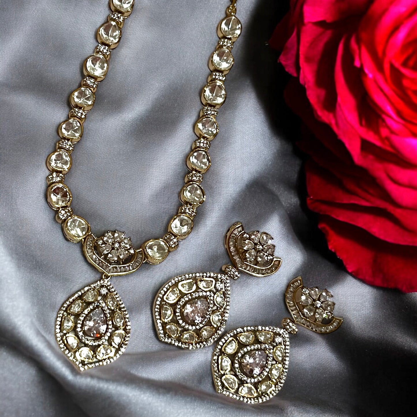 GLOW TARA NECKLACE SET