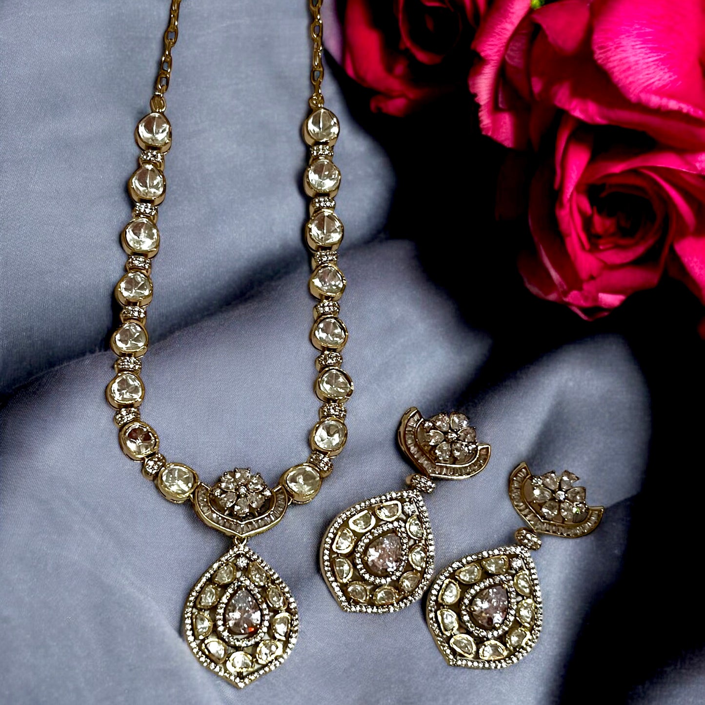 GLOW TARA NECKLACE SET