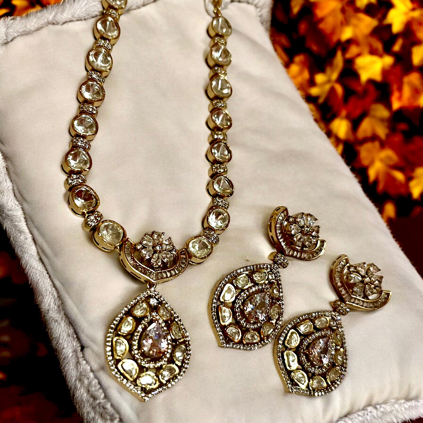 GLOW TARA NECKLACE SET