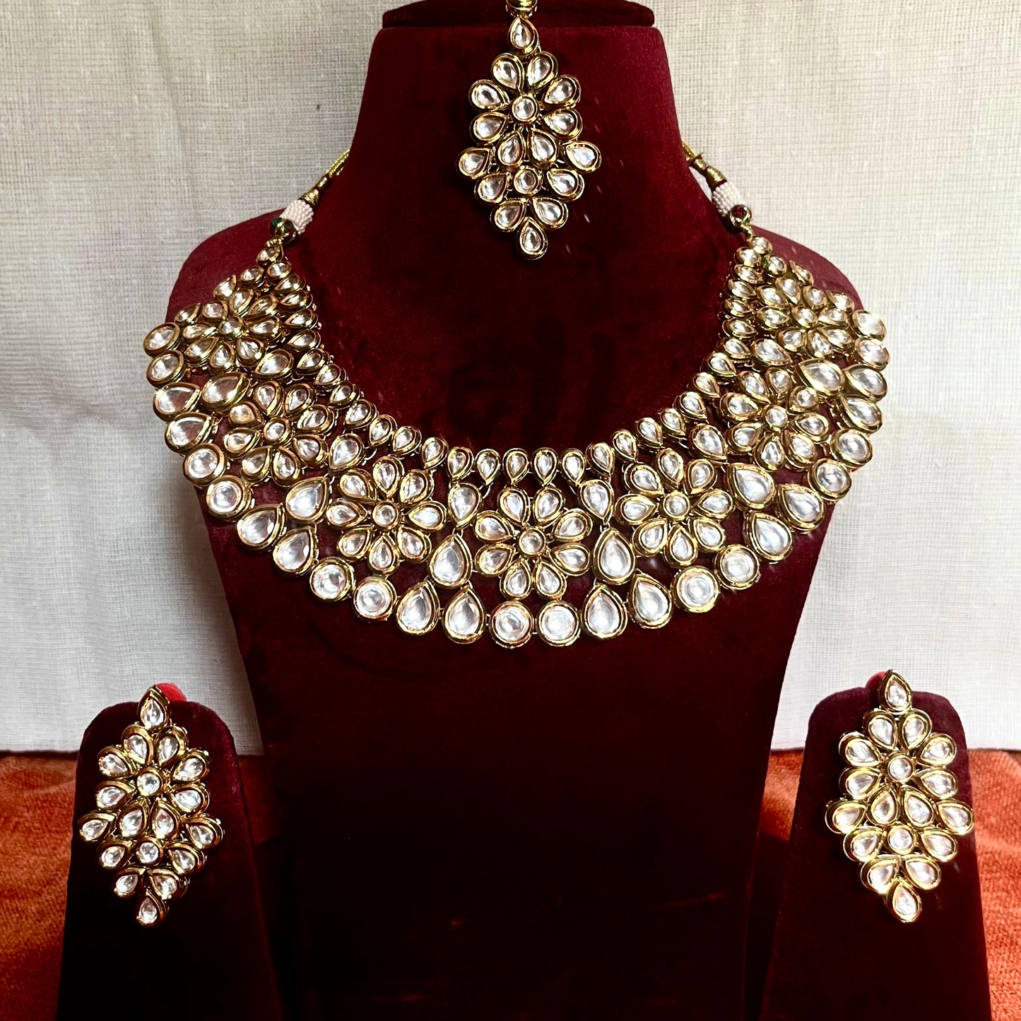 GOLDEN SHEEN NECKLACE SET