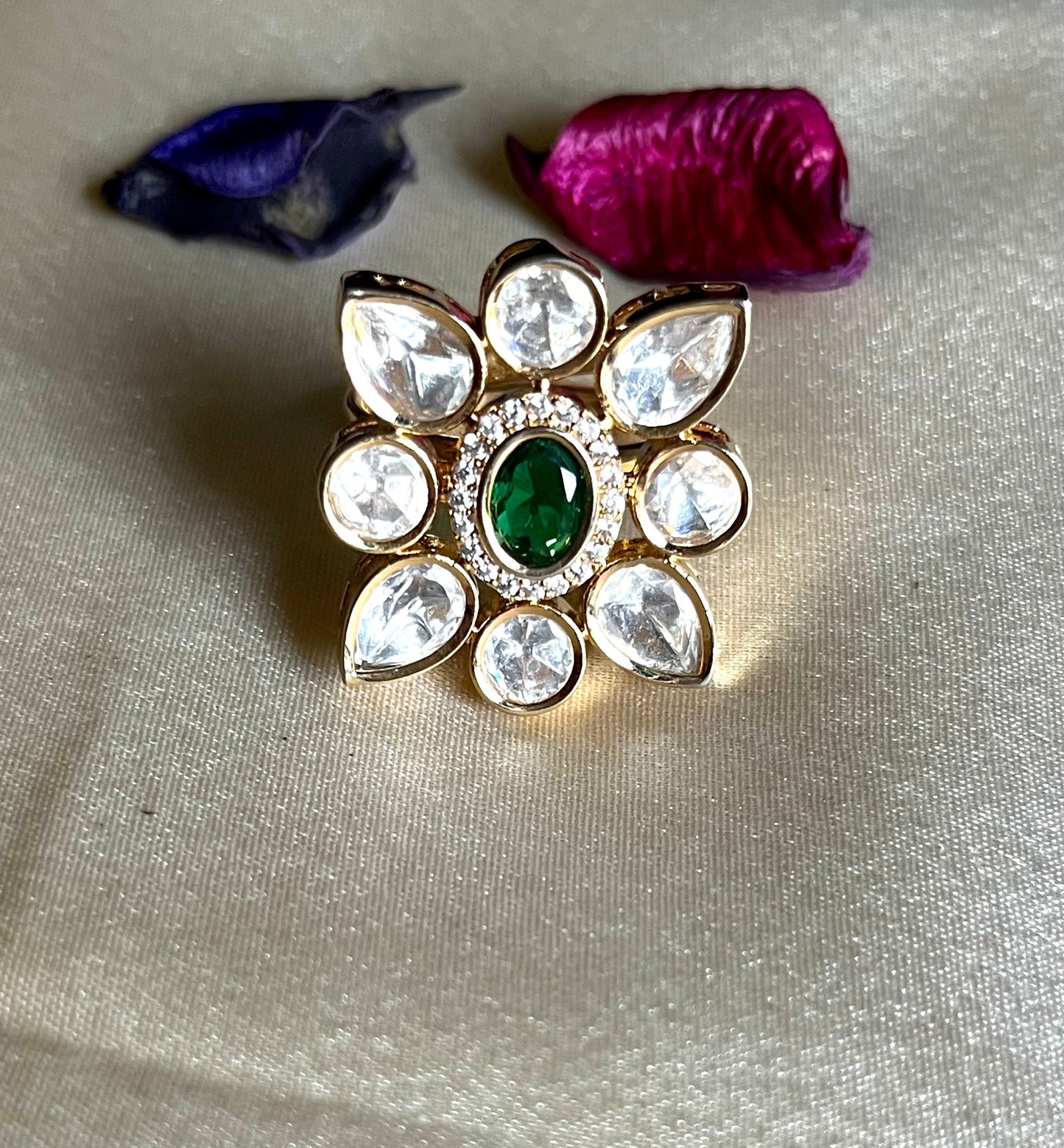 EMERALD GOLDY KUNDAN RING