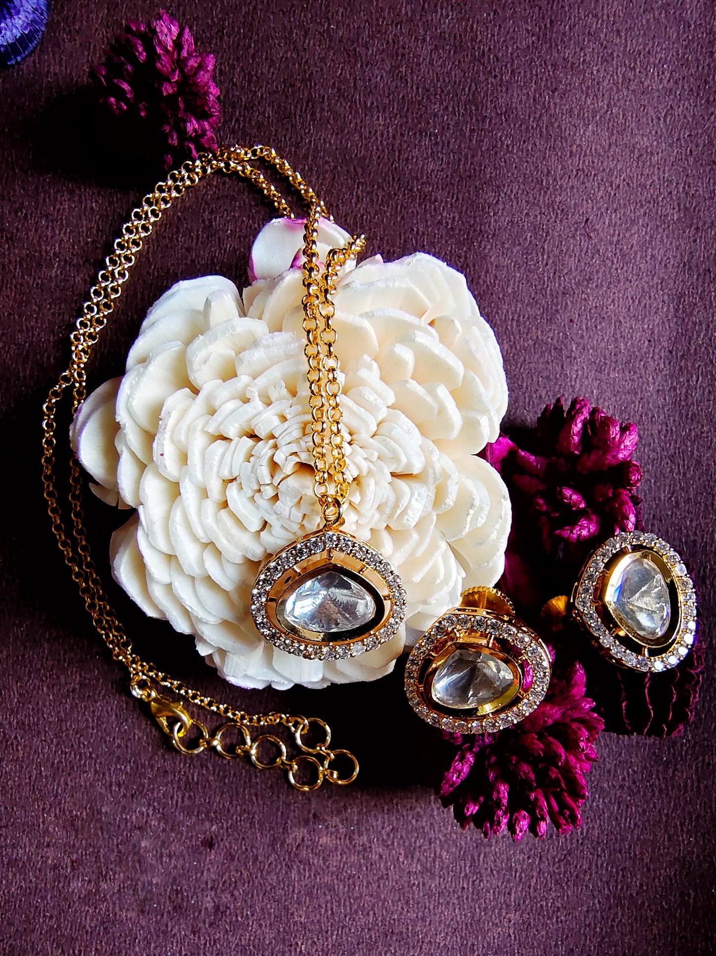 GOLDEN PIHU PENDANT SET