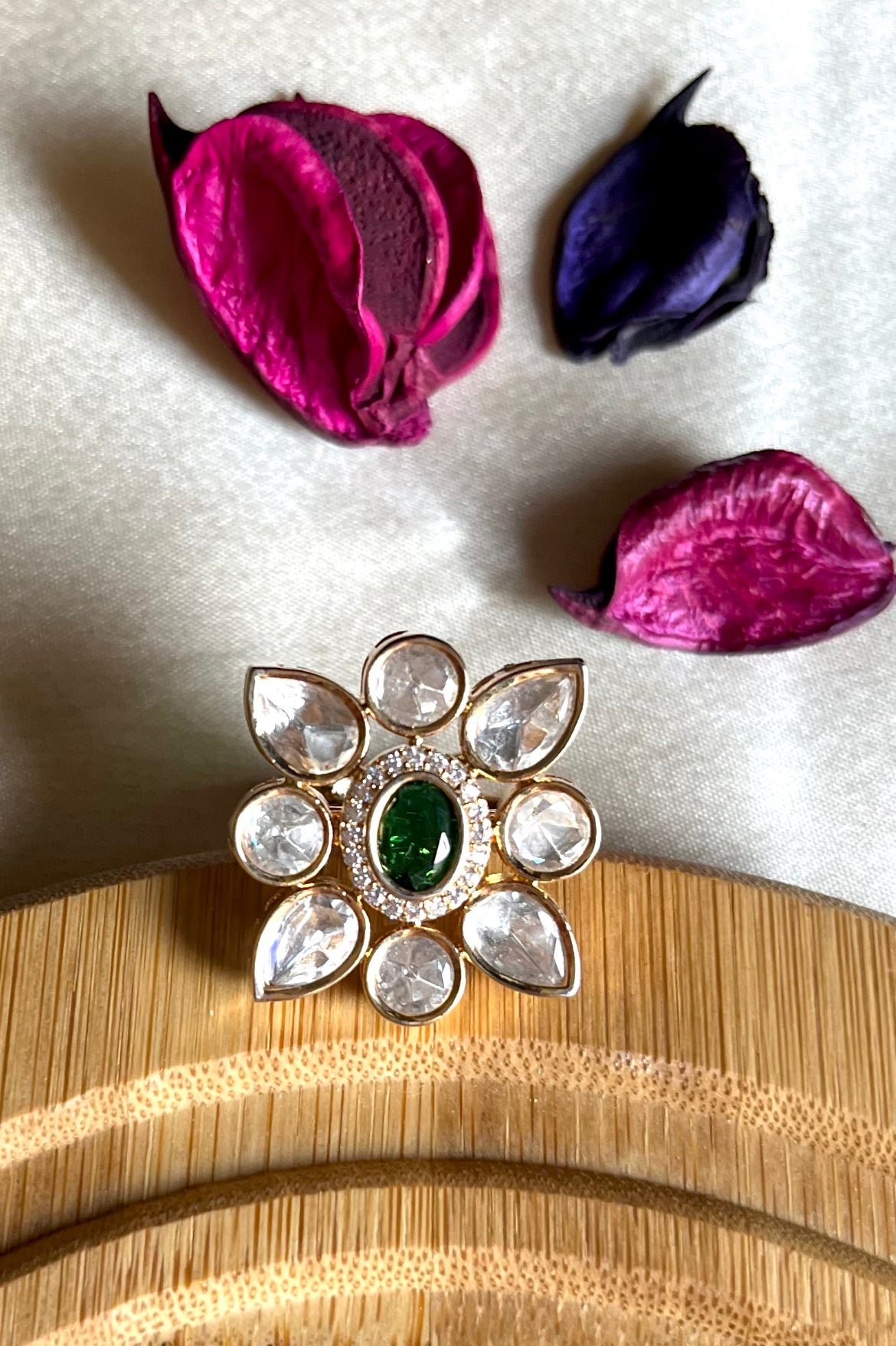 EMERALD GOLDY KUNDAN RING