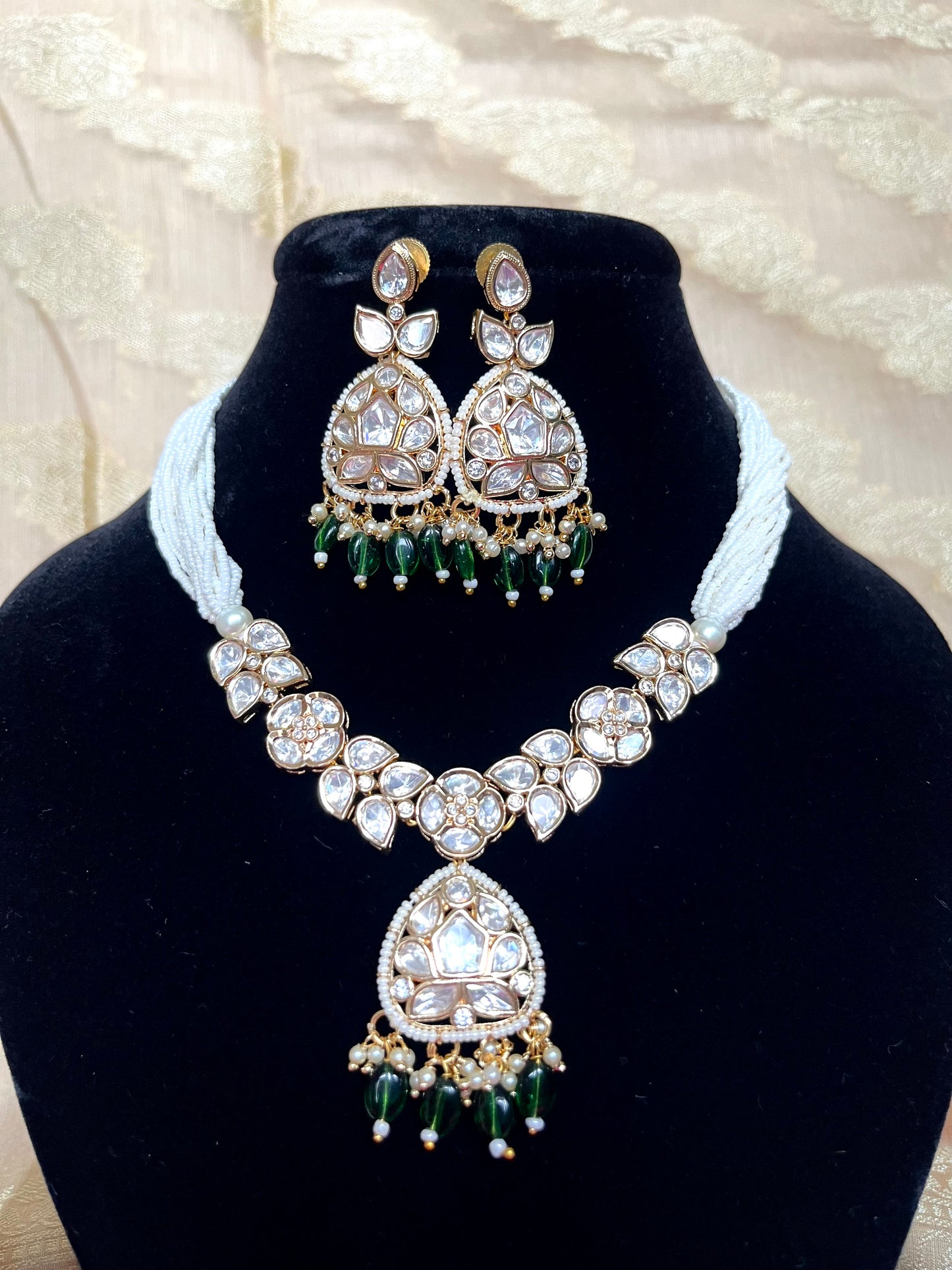 EMERALD RADHA NECKLACE SET