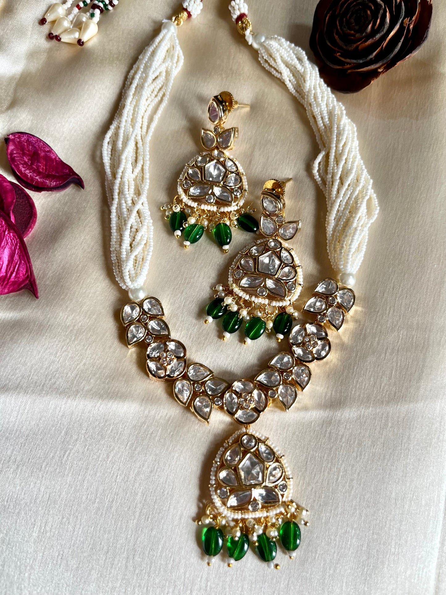 EMERALD RADHA NECKLACE SET