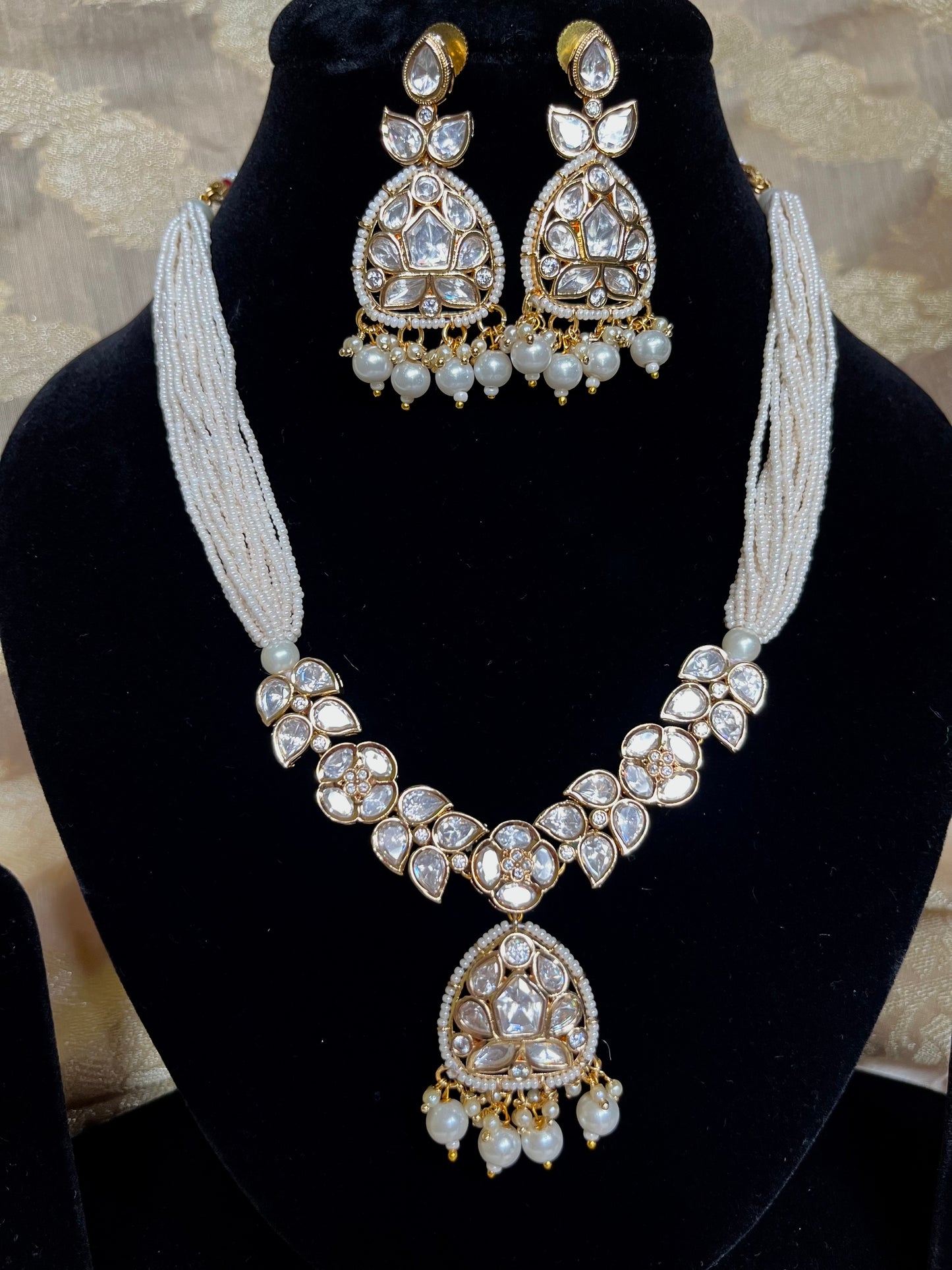 IVORY SHRIYA NECKLACE SET