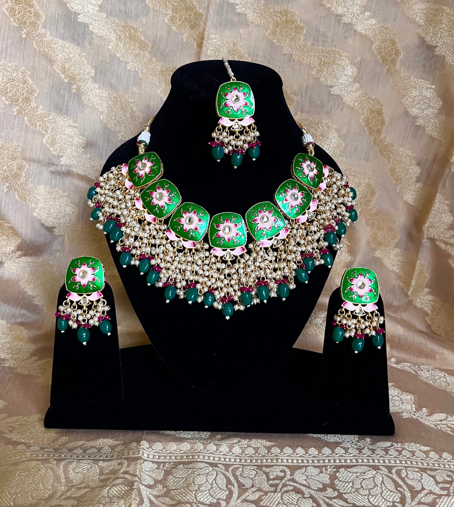 EMERALD AADHYA NECKLACE SET