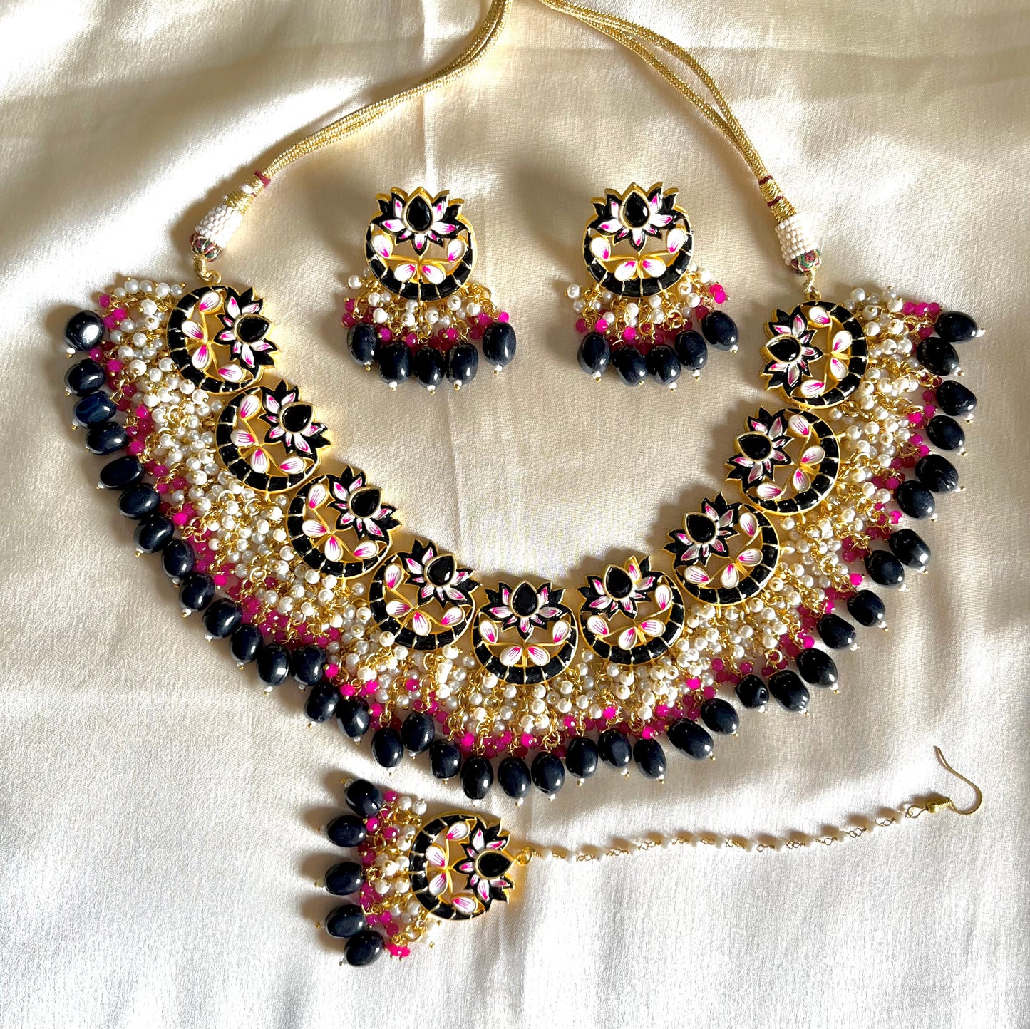 BLACK LOTUS NECKLACE SET