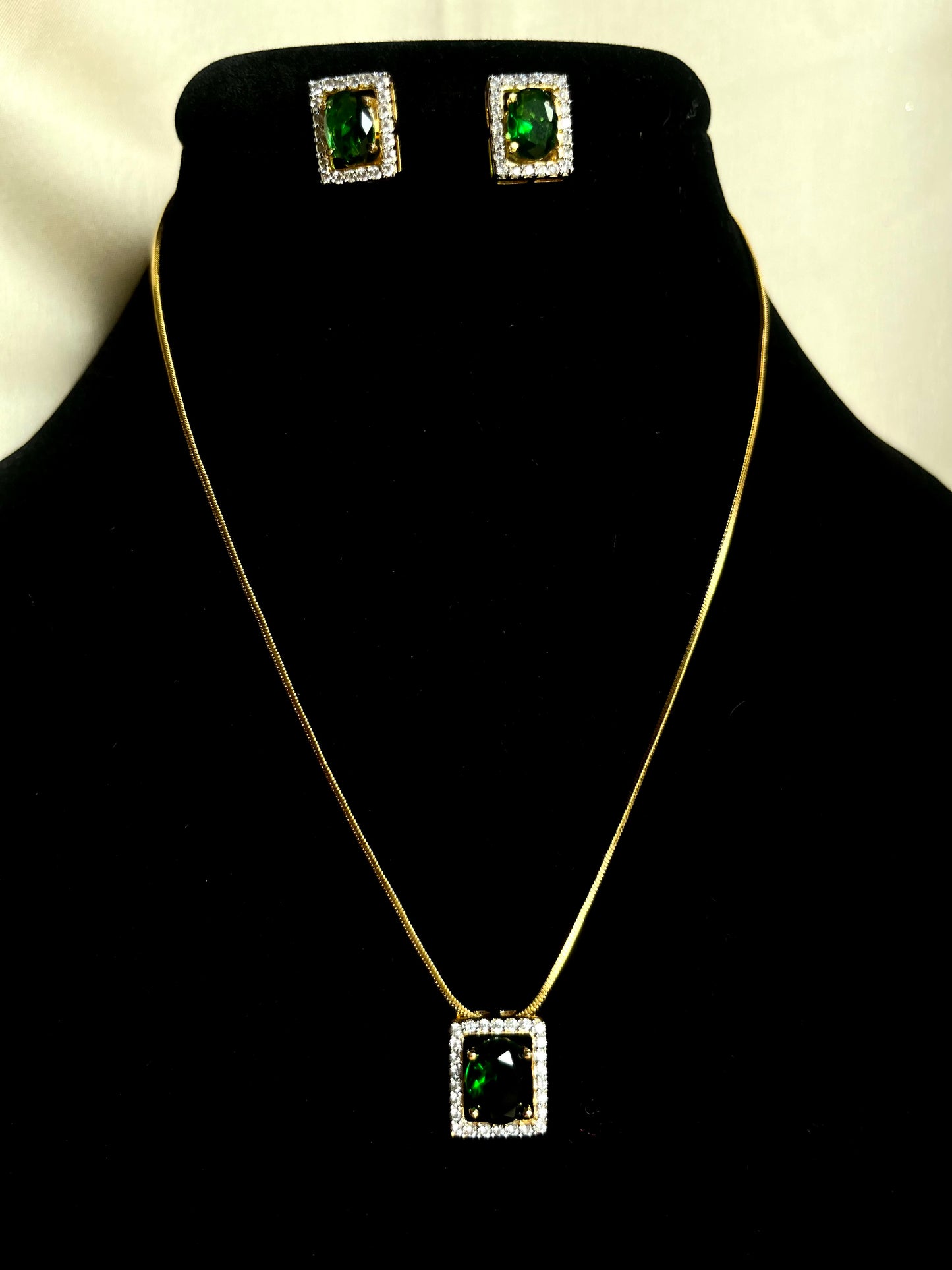 EMERALD EMILY PENDANT SET