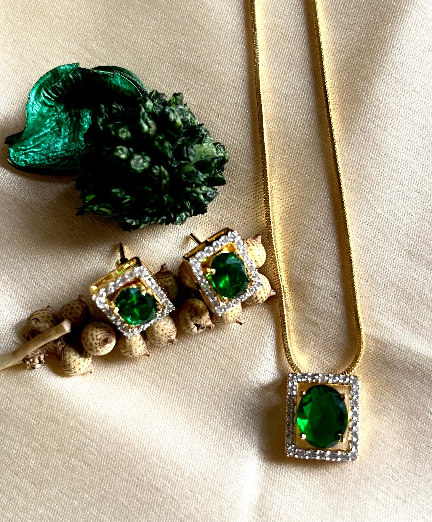 EMERALD EMILY PENDANT SET