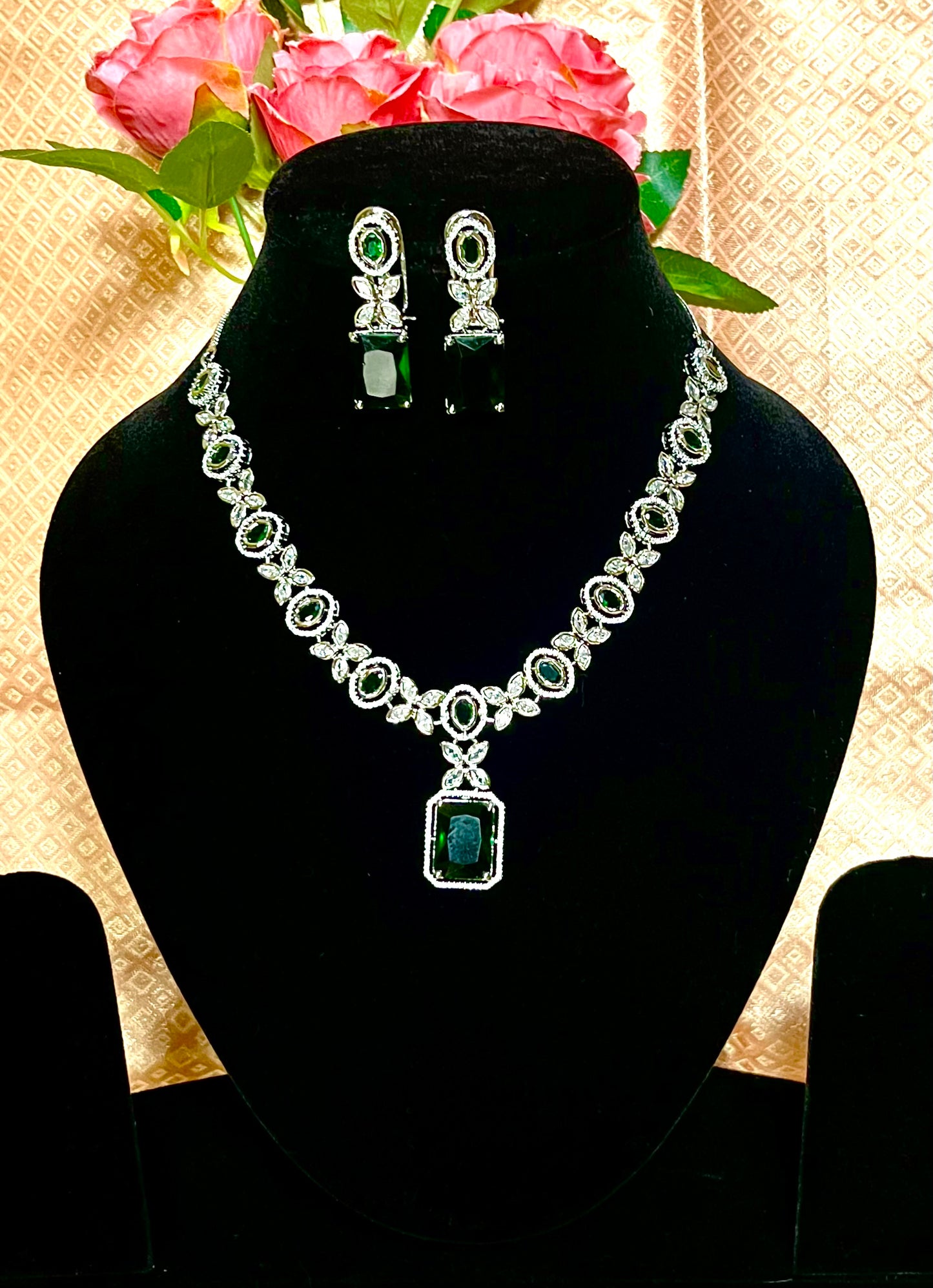 EMERALD BLOSSOM ZIRCONIA NECKLACE SET