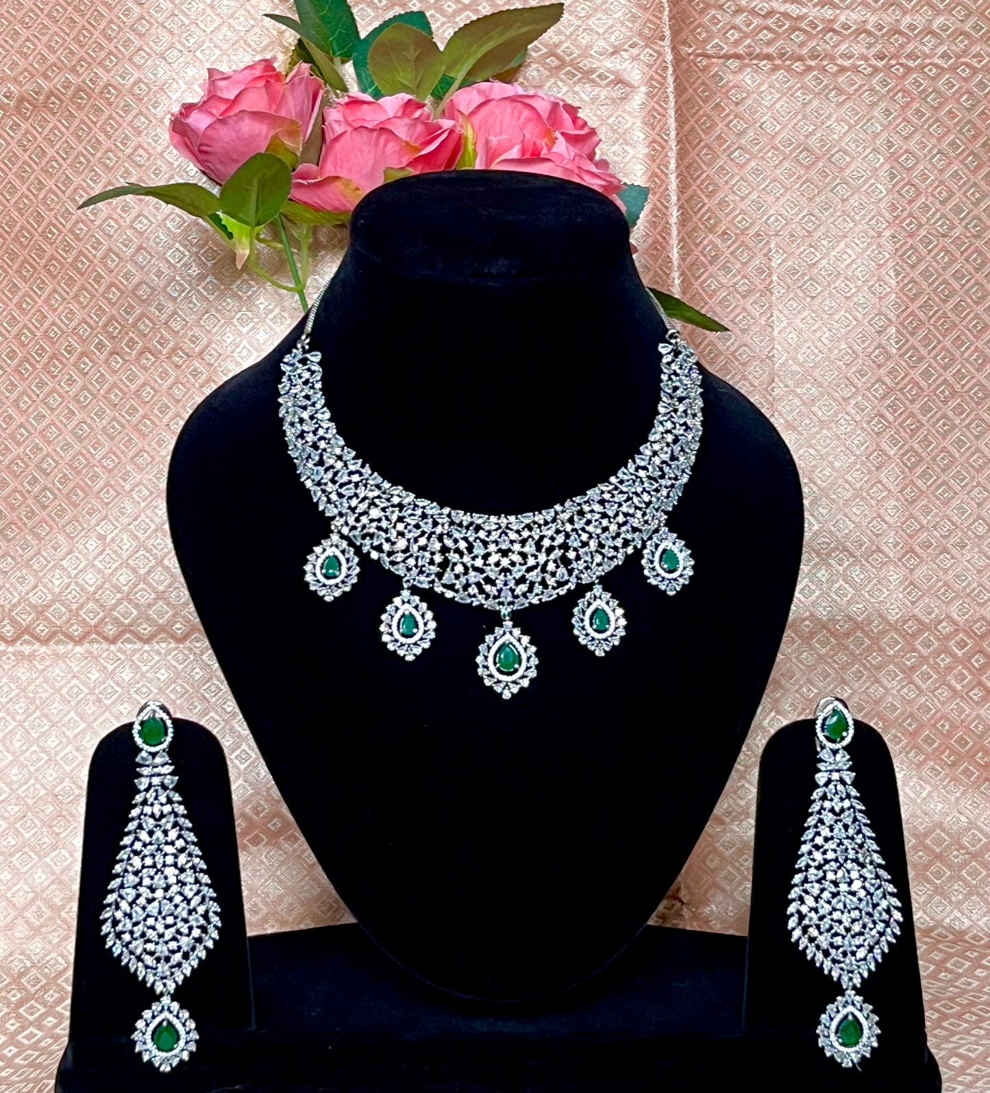 EMERALD MANYA NECKLACE SET