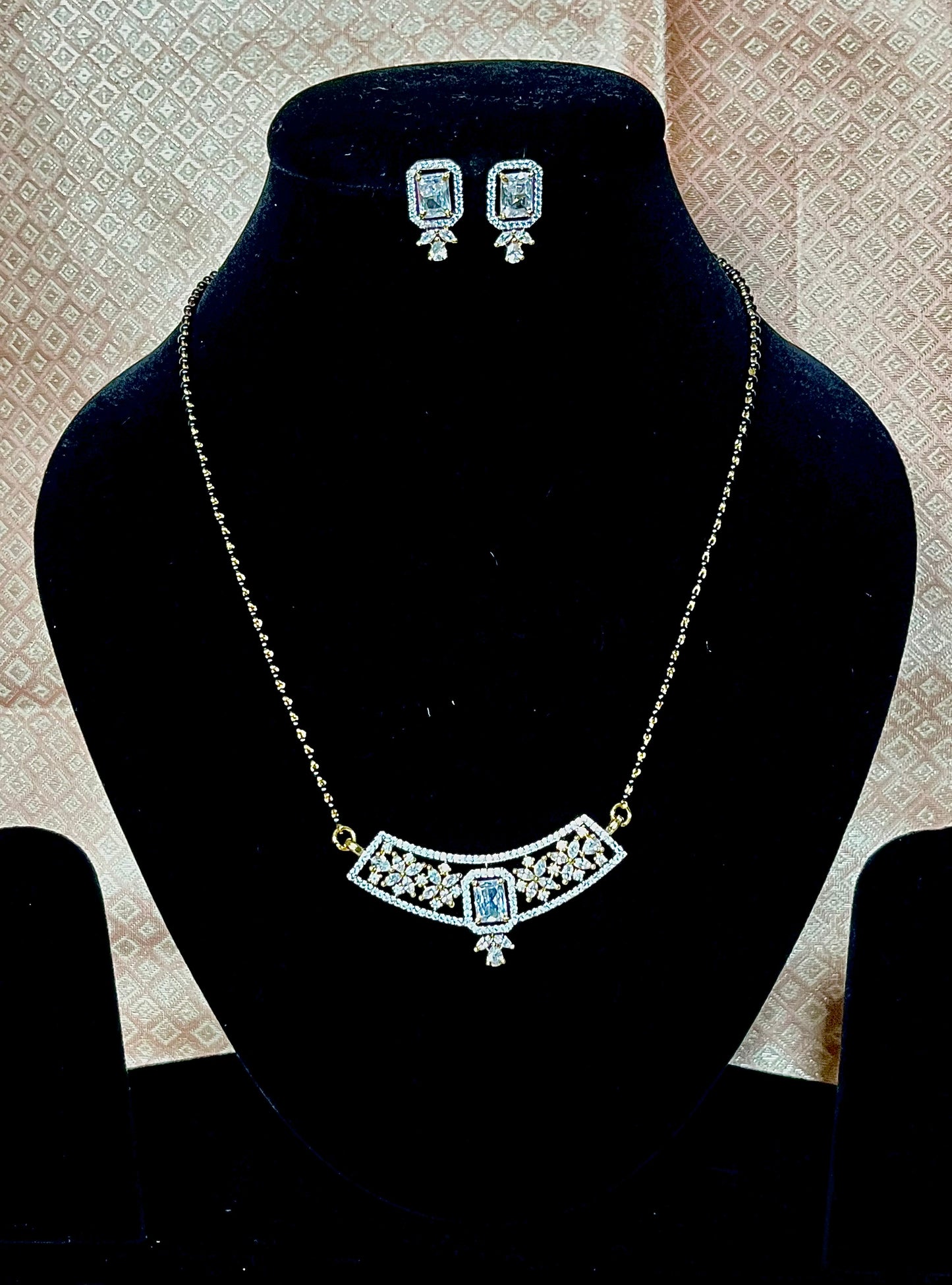 GOLDEN KISNA MANGALSUTRA SET