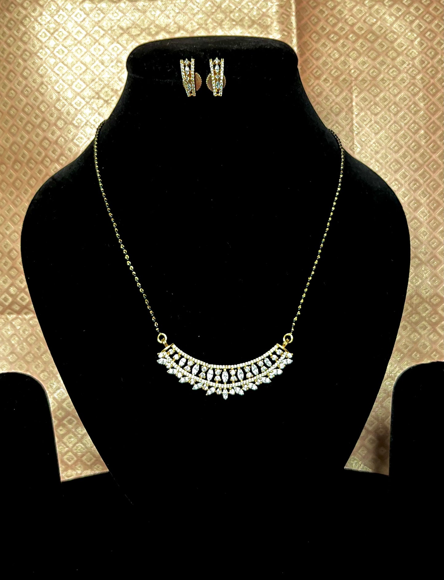 GOLDEN DIYA MANGALSUTRA SET