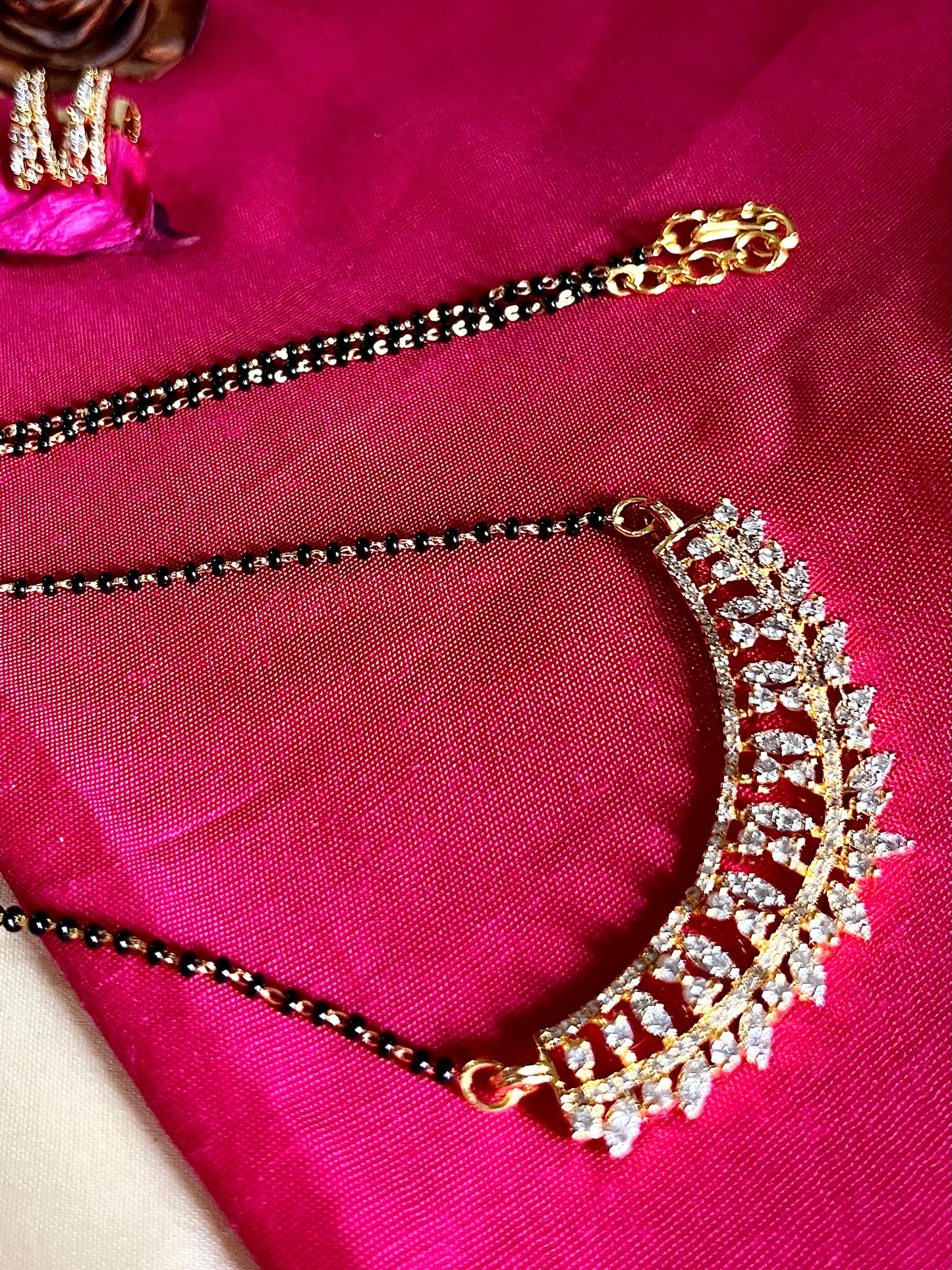 GOLDEN DIYA MANGALSUTRA SET