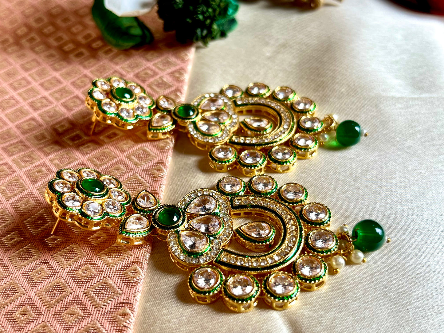 EMERALD SAINA ZIRCONIA EARRINGS