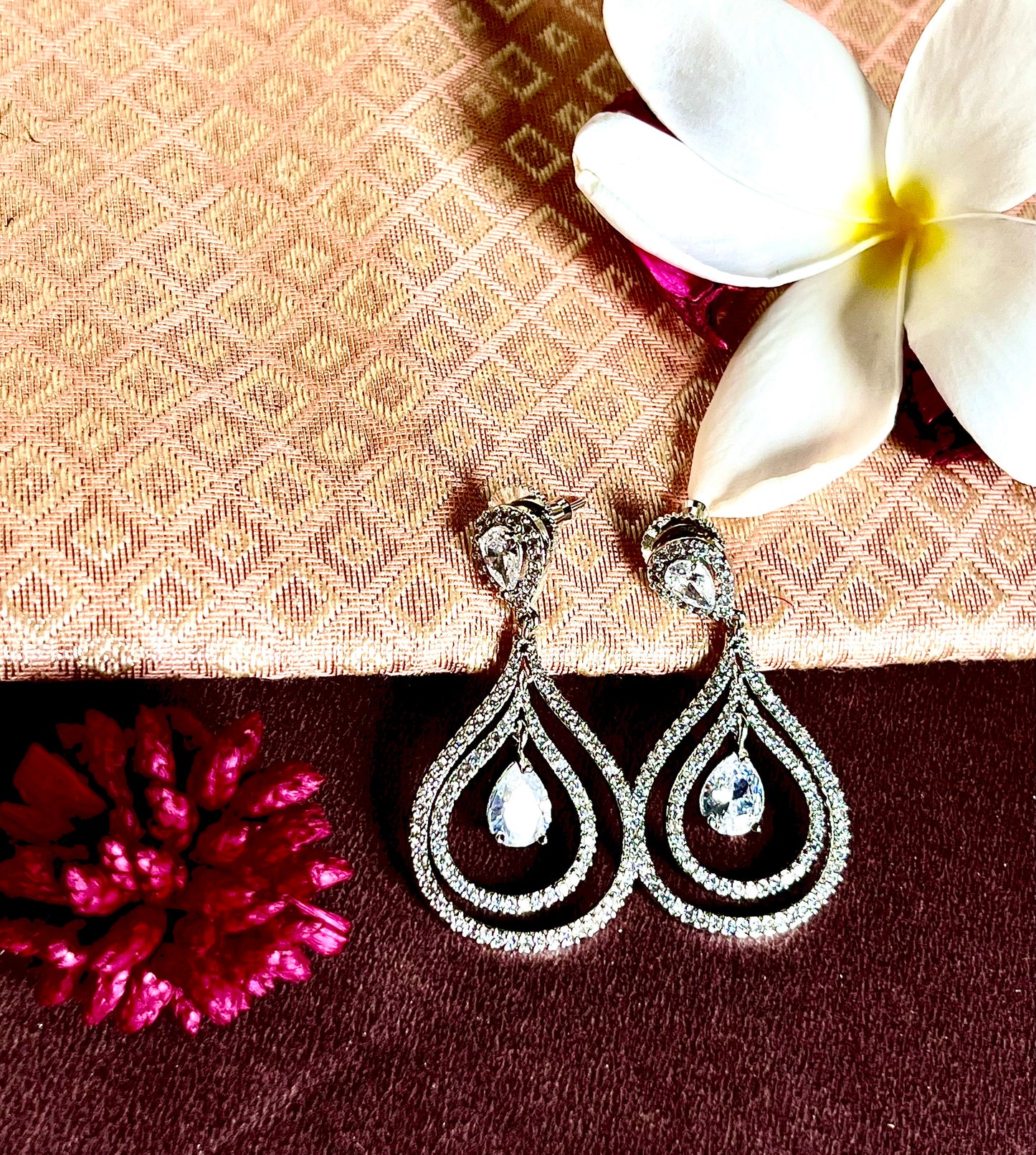 SILVER TUHINA ZIRCONIA EARRINGS