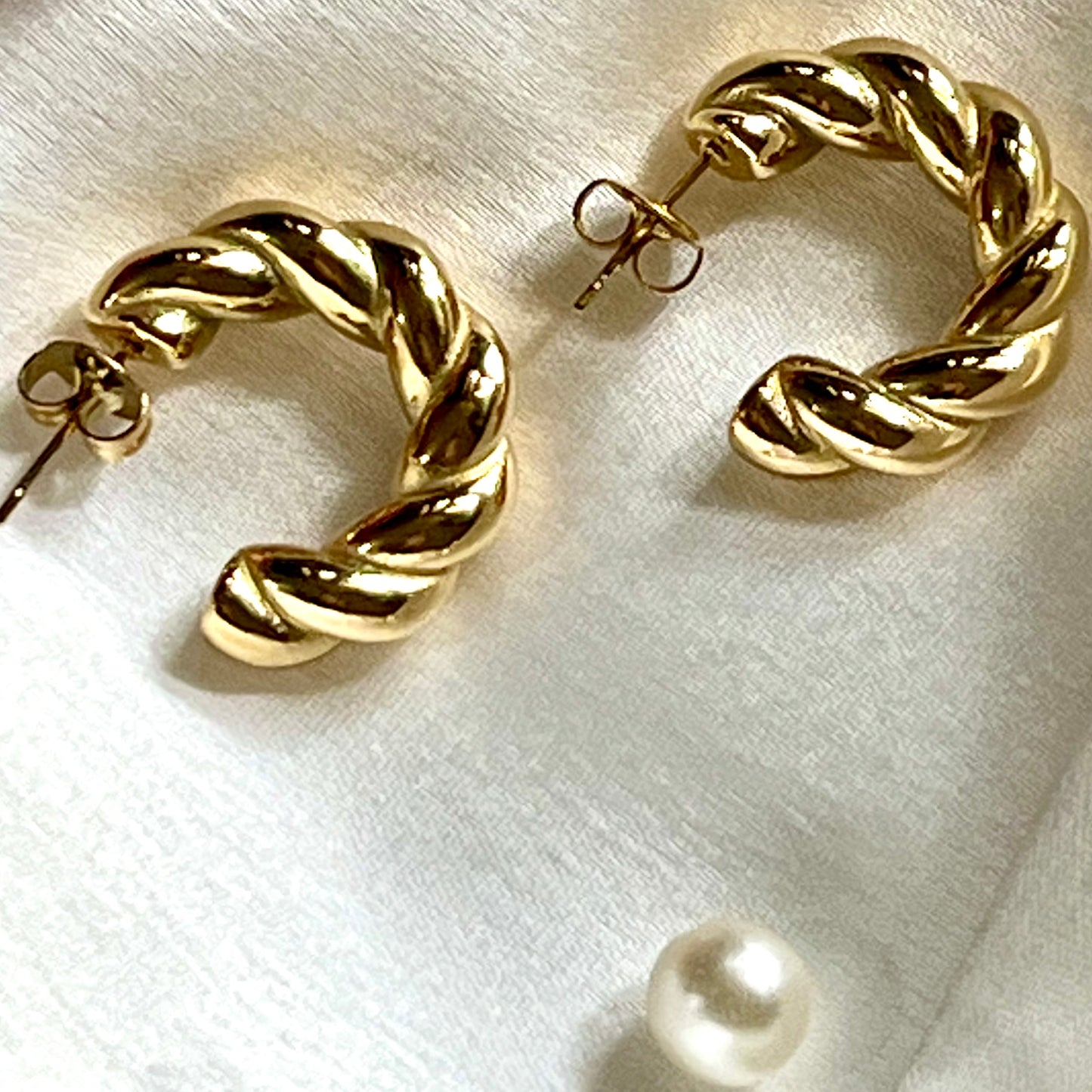 SUNKISSED GOLD HOOPS 111-0018