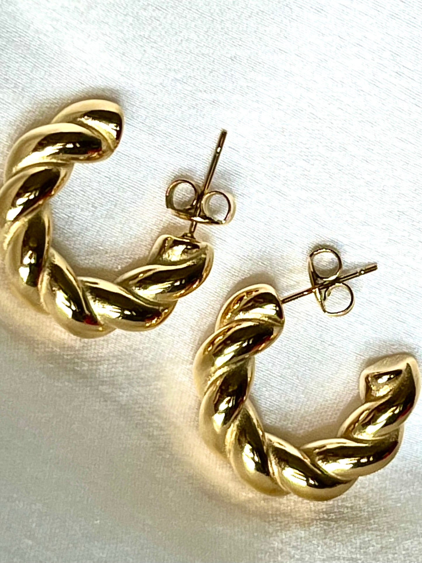 SUNKISSED GOLD HOOPS 111-0018