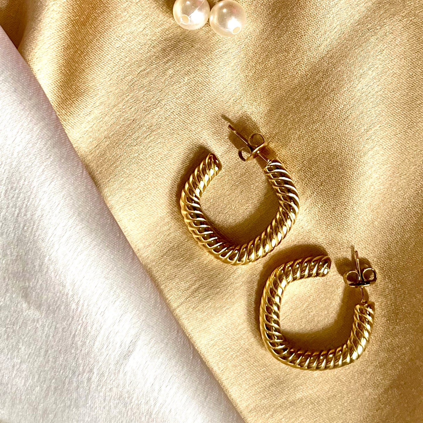 SUNKISSED GOLD HOOPS 111-0015