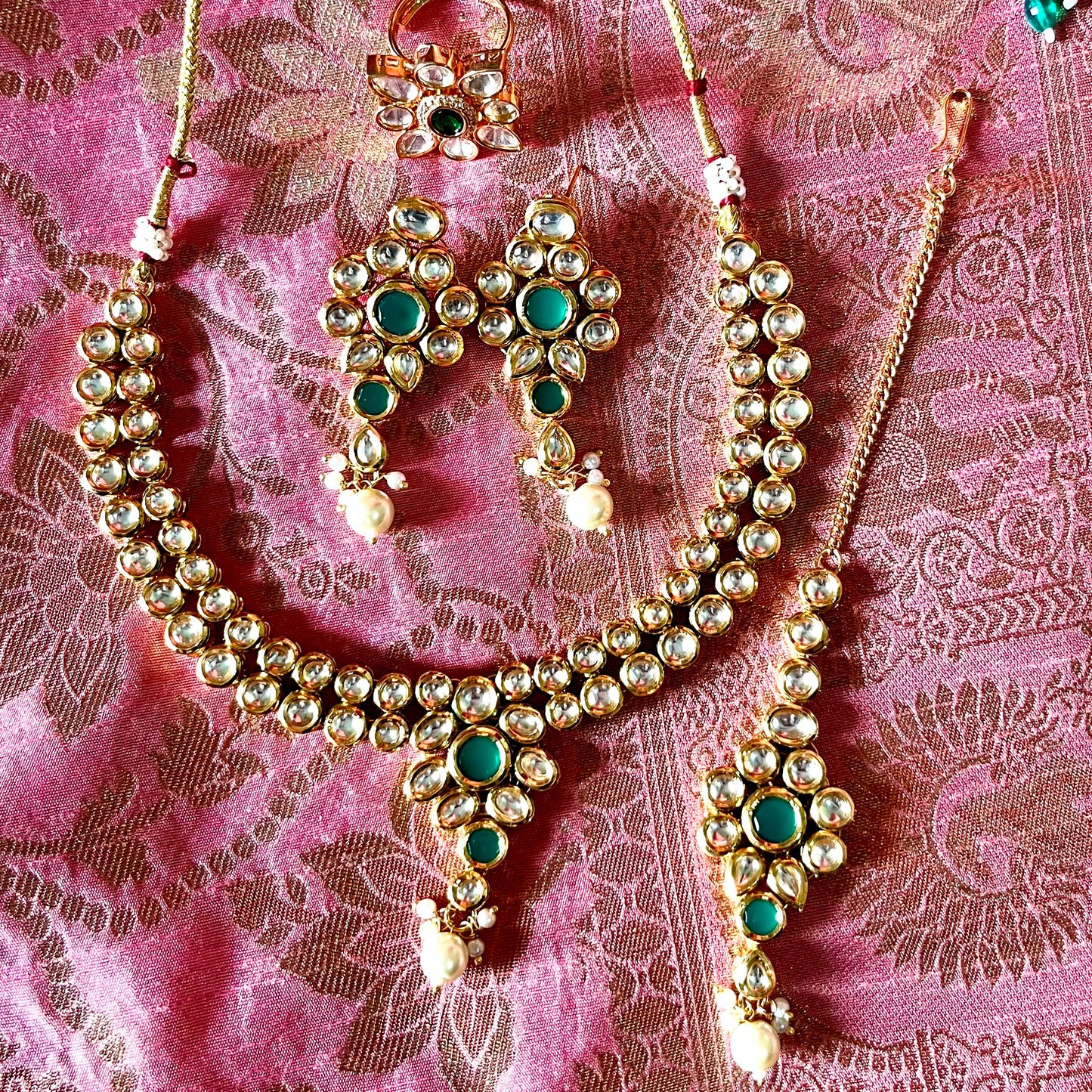 GOLDEN EMERALD NECKLACE SET