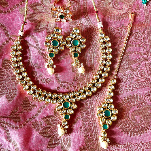 GOLDEN EMERALD NECKLACE SET