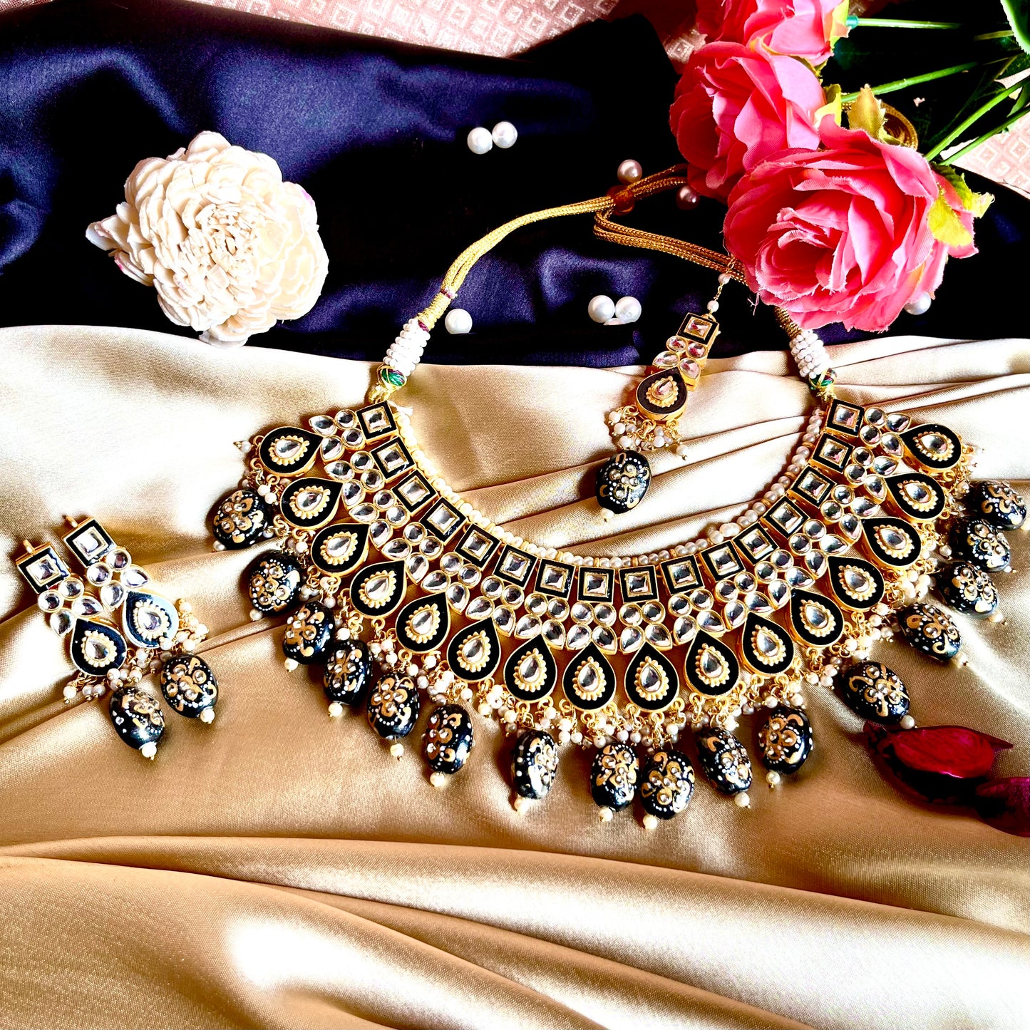 GOLDEN BLACK RATRI NECKLACE SET