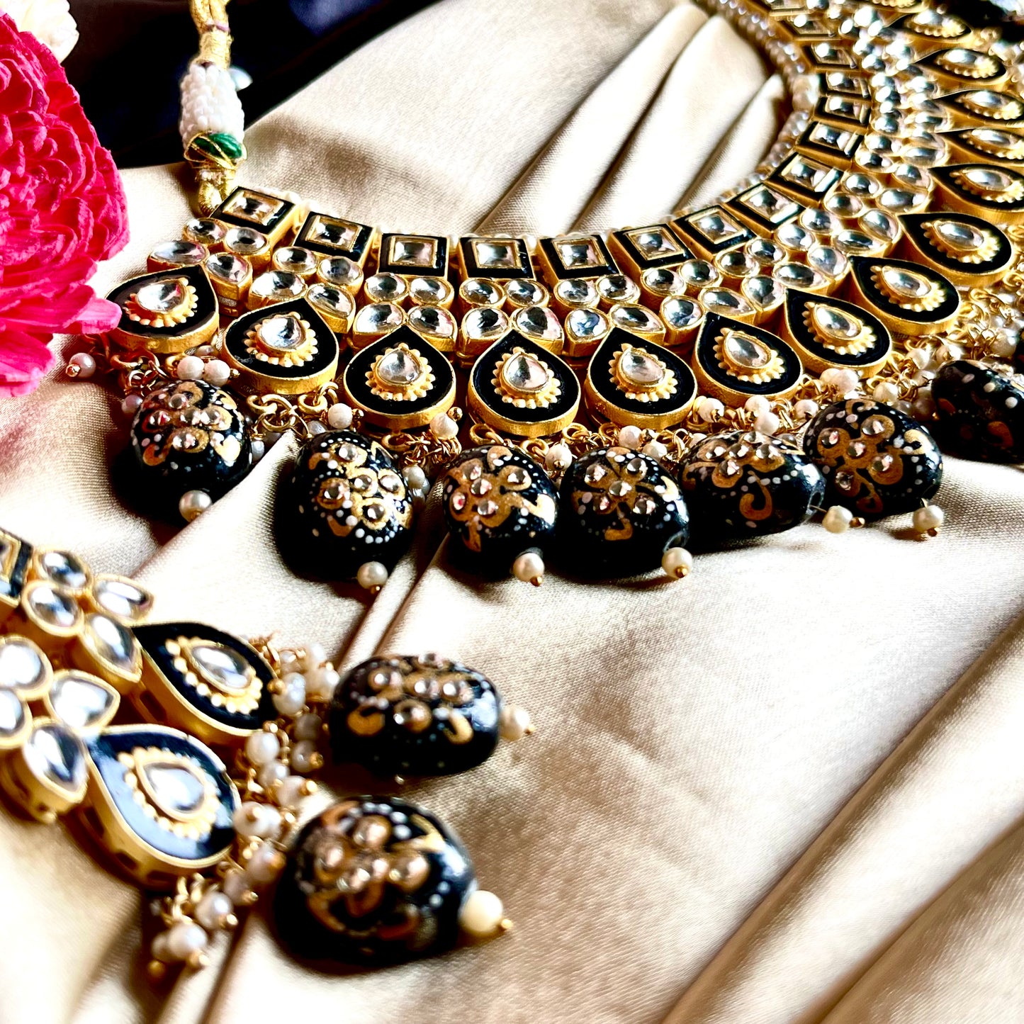 GOLDEN BLACK RATRI NECKLACE SET