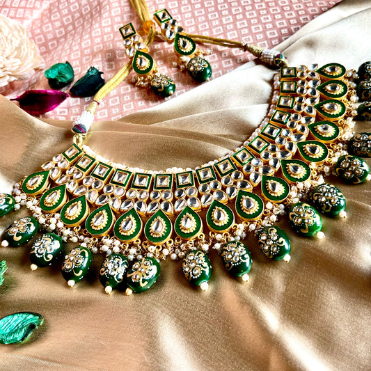 GOLDEN EMERALD RATRI NECKLACE SET