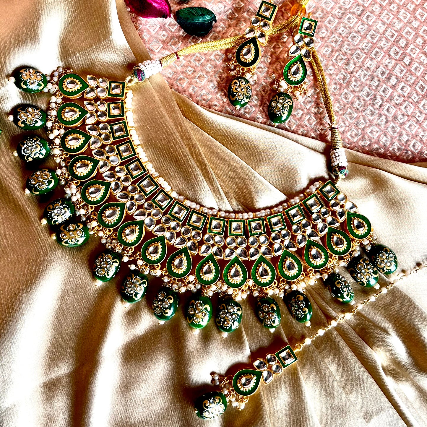 GOLDEN EMERALD RATRI NECKLACE SET