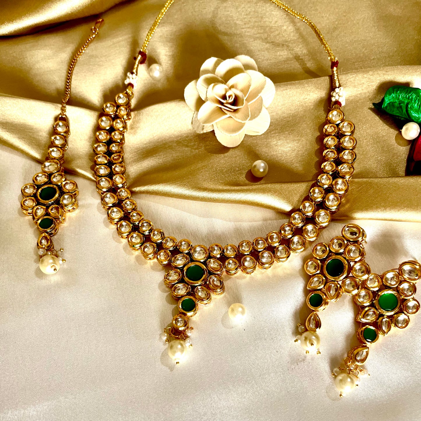 GOLDEN EMERALD NECKLACE SET