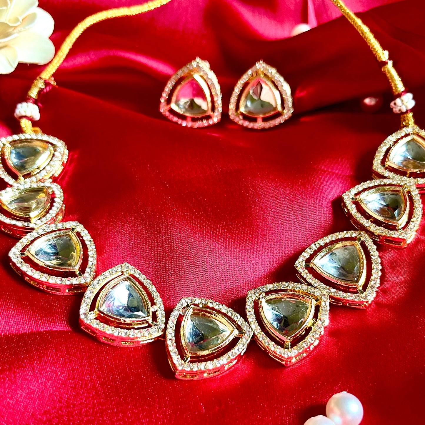 GOLDEN SHINY CHOKER SET