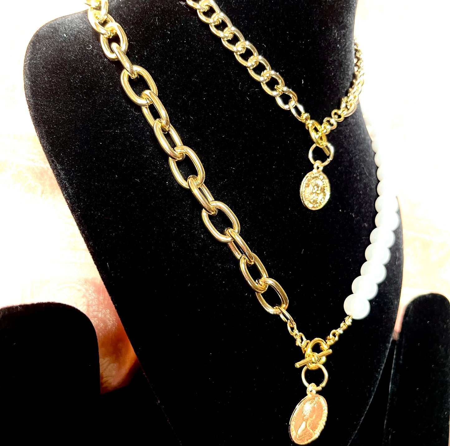 GOLDCOIN PEARL NECKPIECE