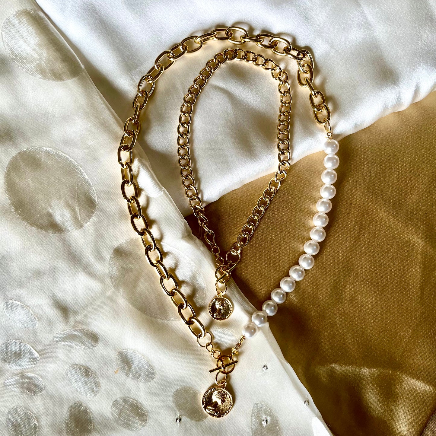 GOLDCOIN PEARL NECKPIECE