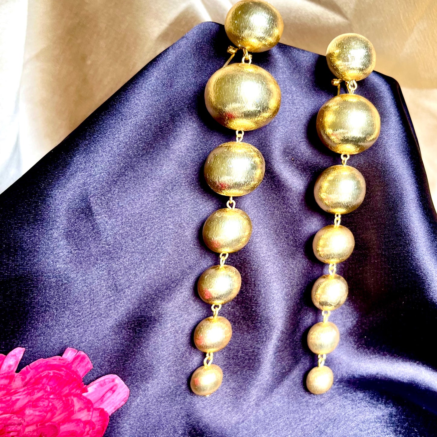 GOLD ROUND DANGLERS