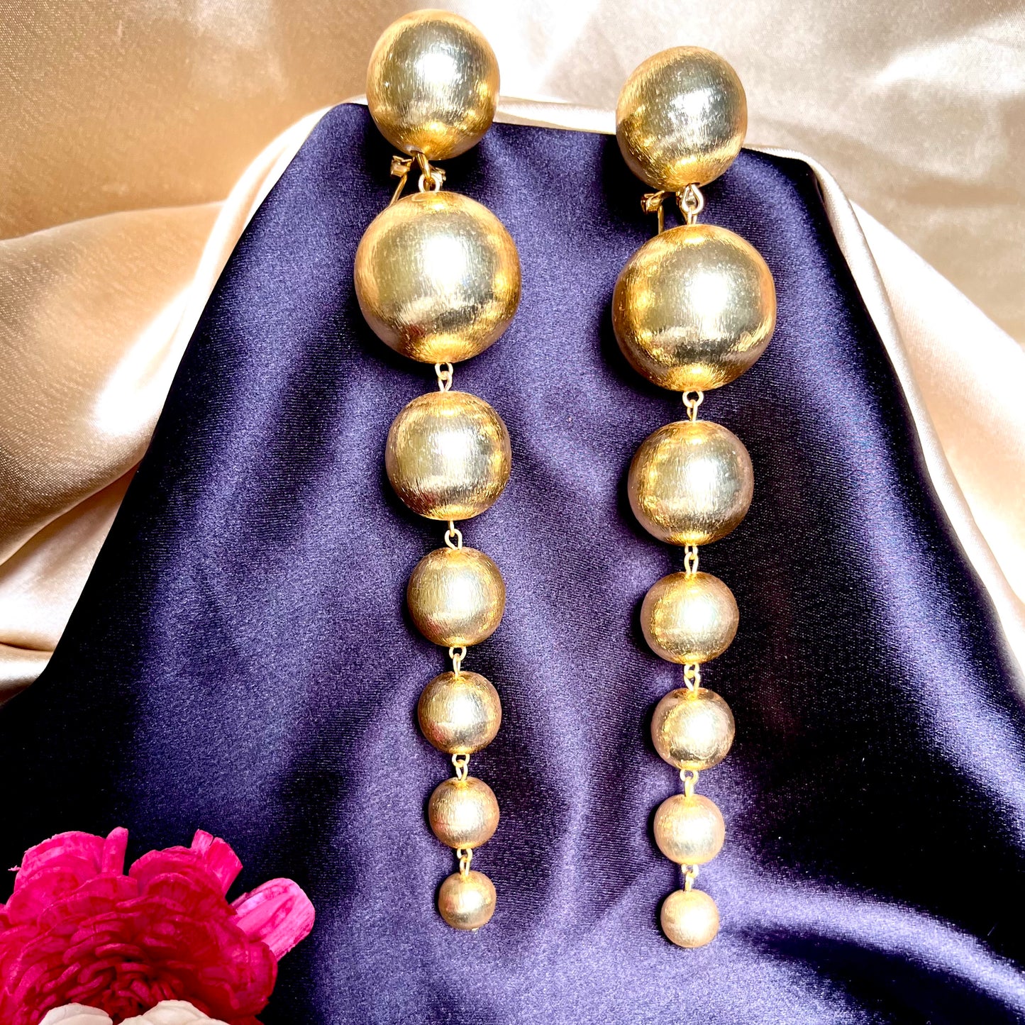 GOLD ROUND DANGLERS