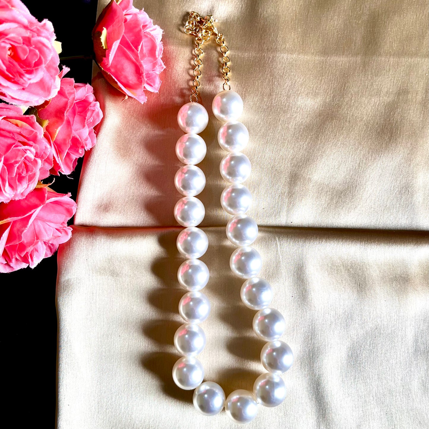 MOONSHINE BOLD PEARL NECKPIECE