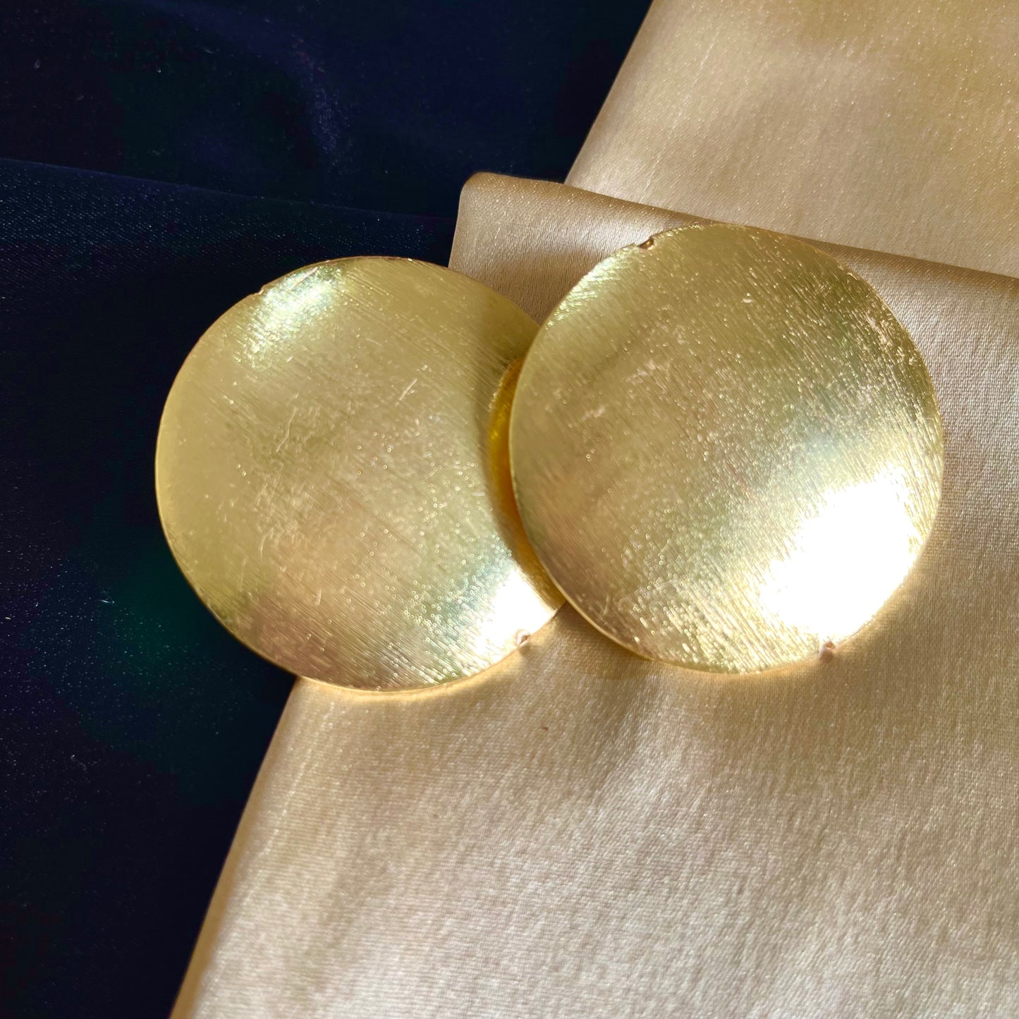 GOLD TEFFY STUDS