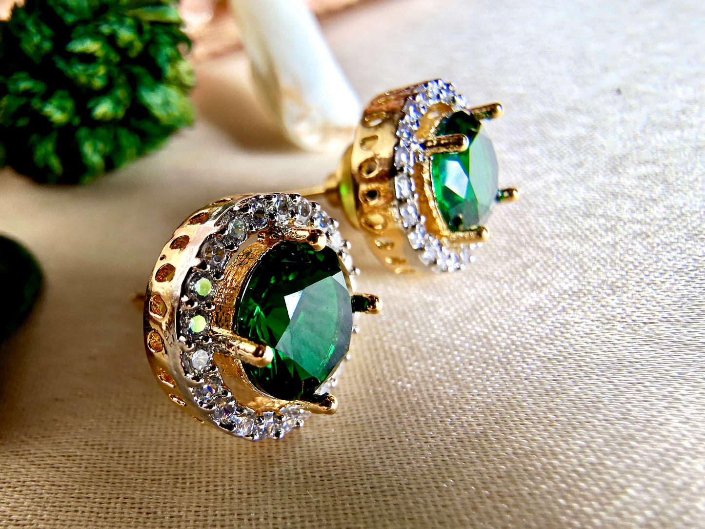 EMERALD TESSY ZIRCONIA STUDS