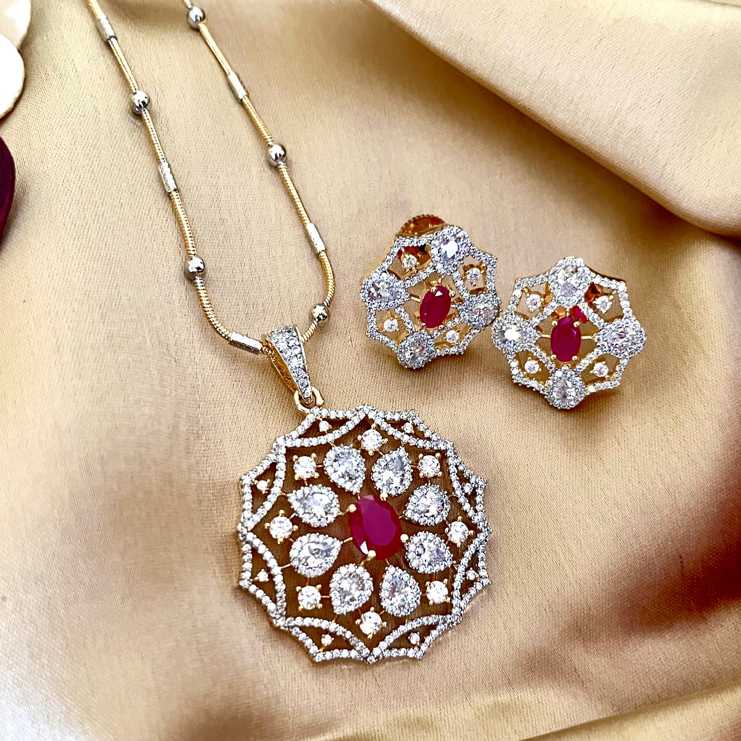 RANI KAVYA PENDANT SET