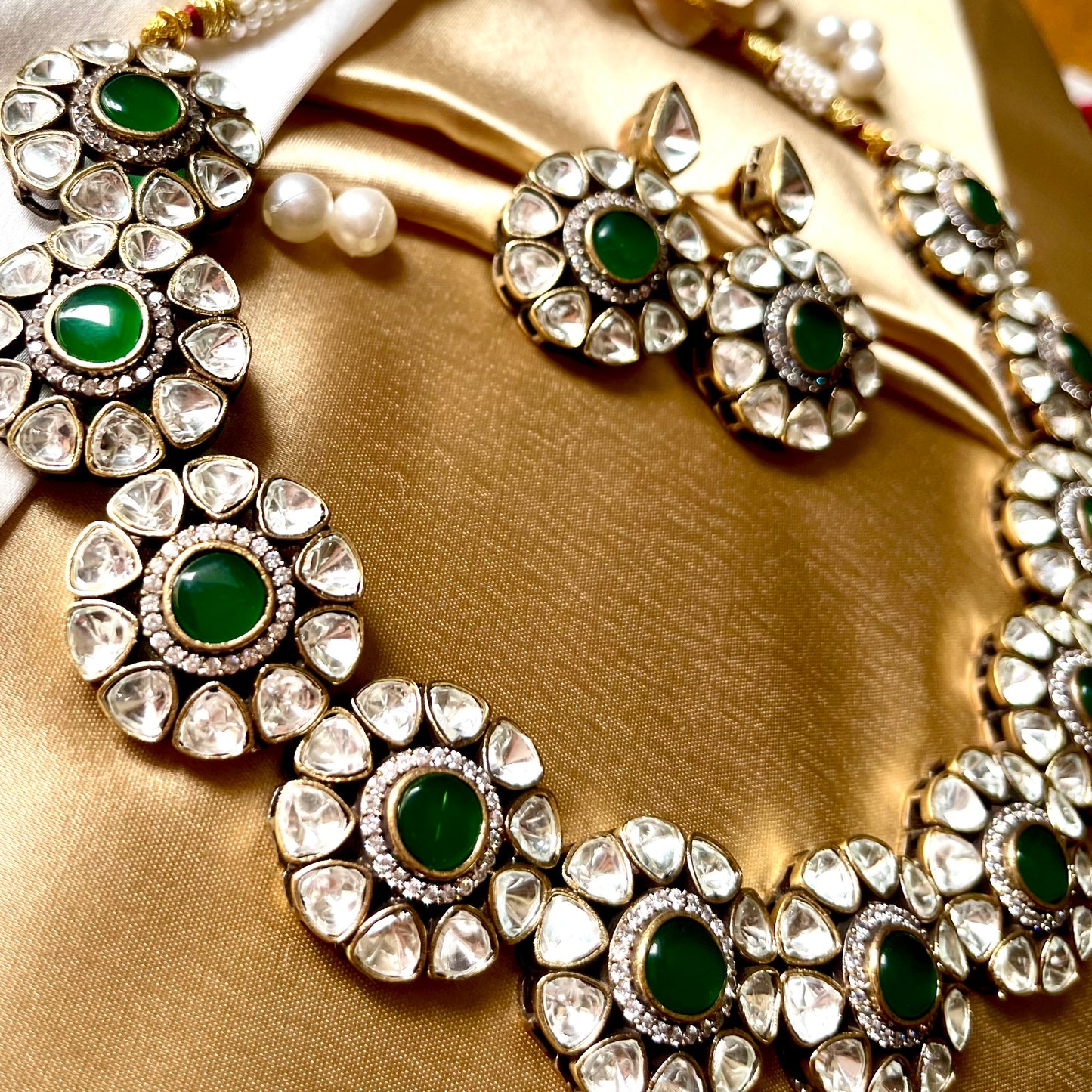 EMERALD GAURI CHOKER SET