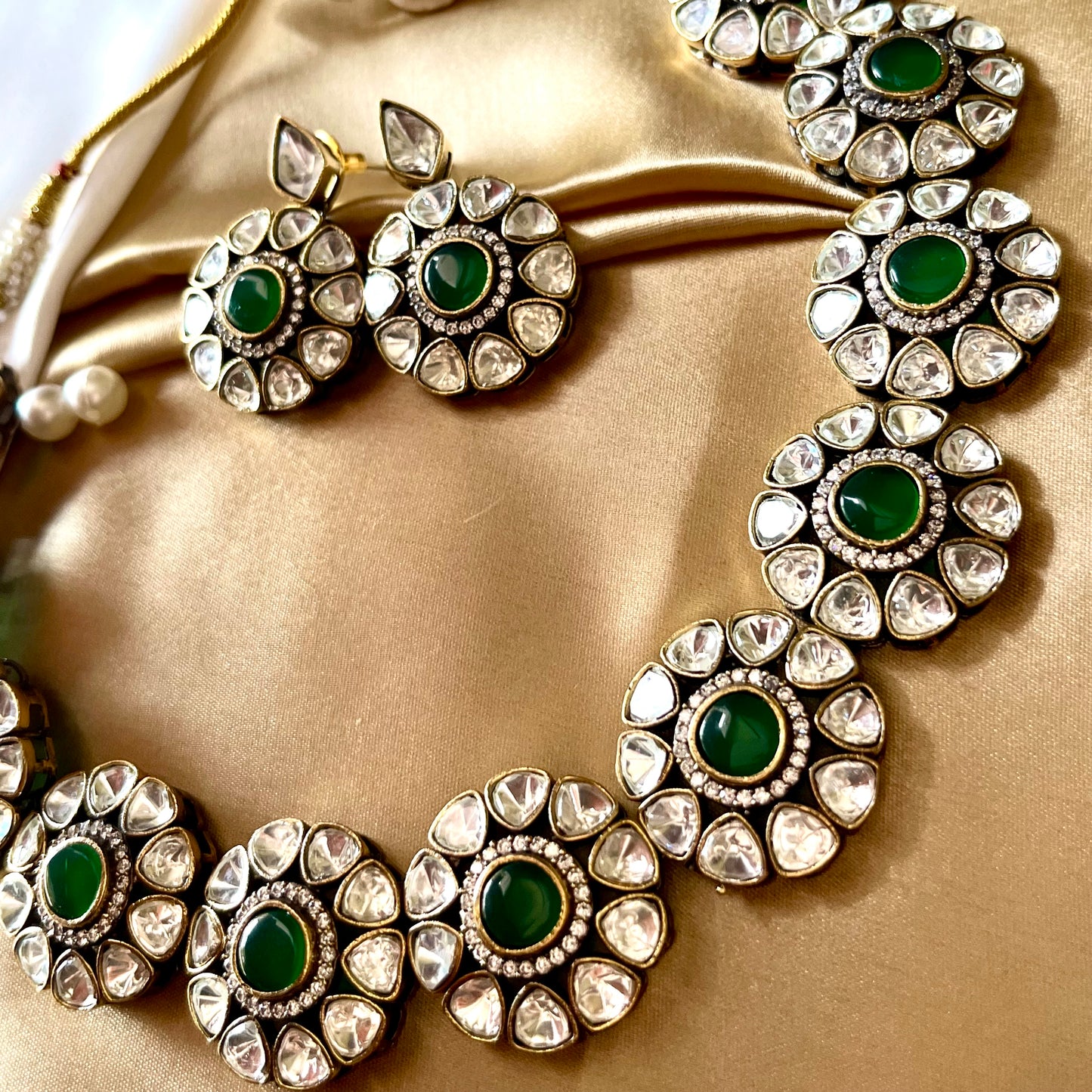 EMERALD GAURI CHOKER SET