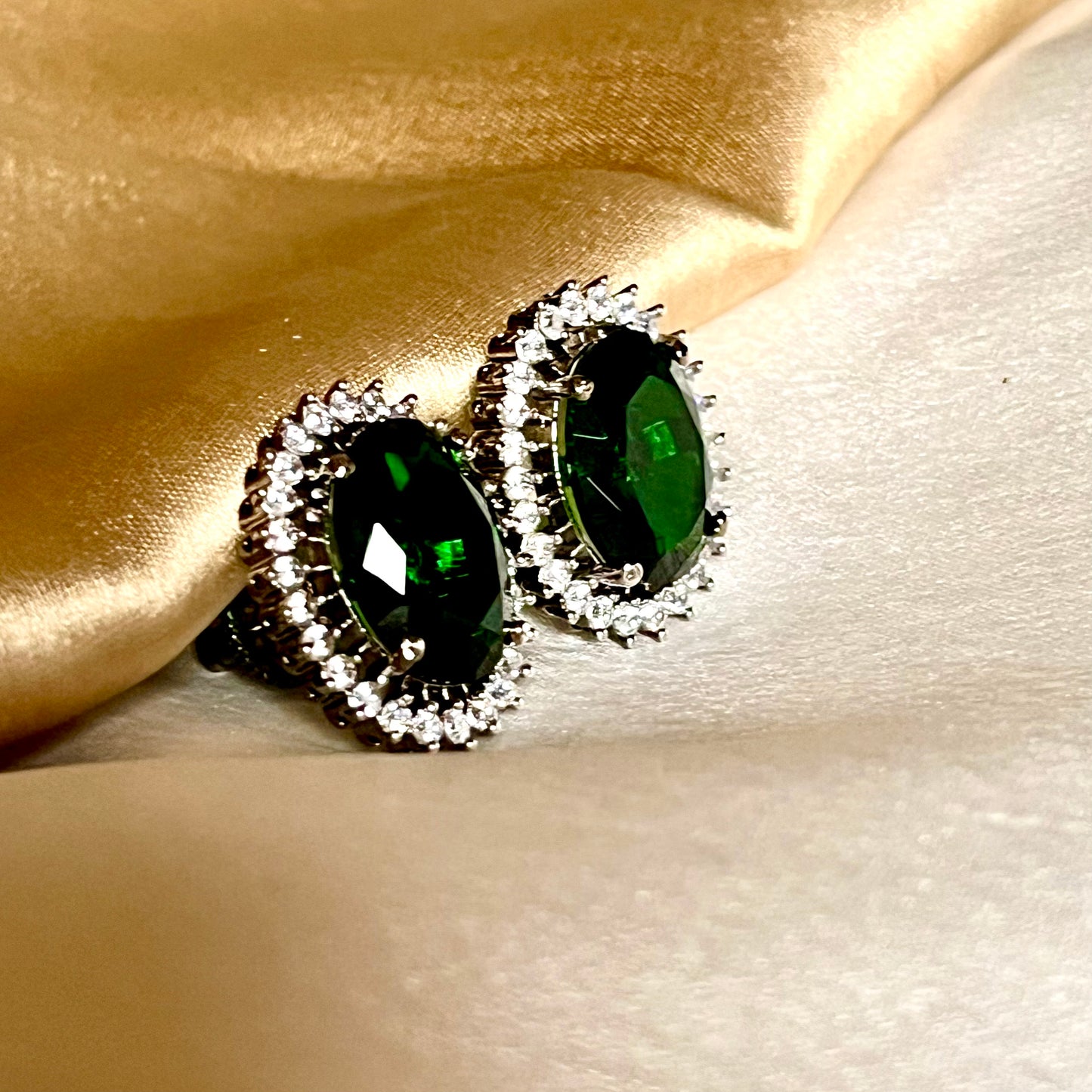 EMERALD AMELIA STUDS