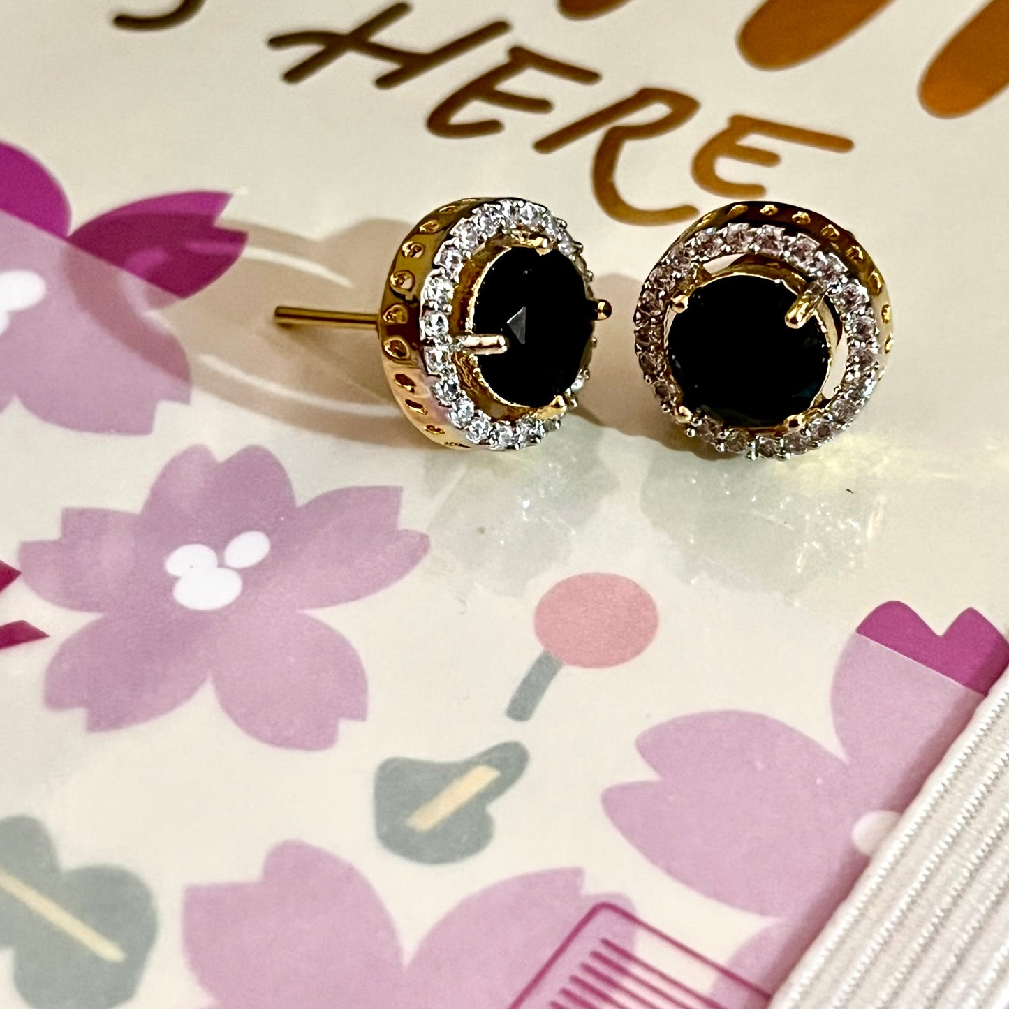 BLACK TESSY STUDS