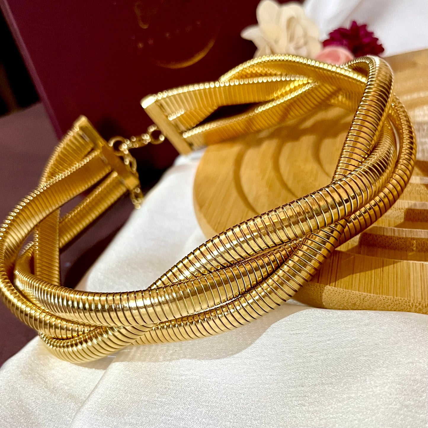 GOLD LUXE SNAKE NECKPIECE