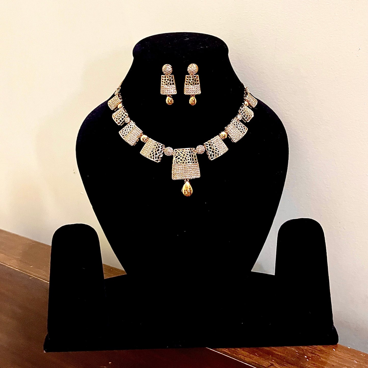 GOLD SHIMMER NECKLACE SET