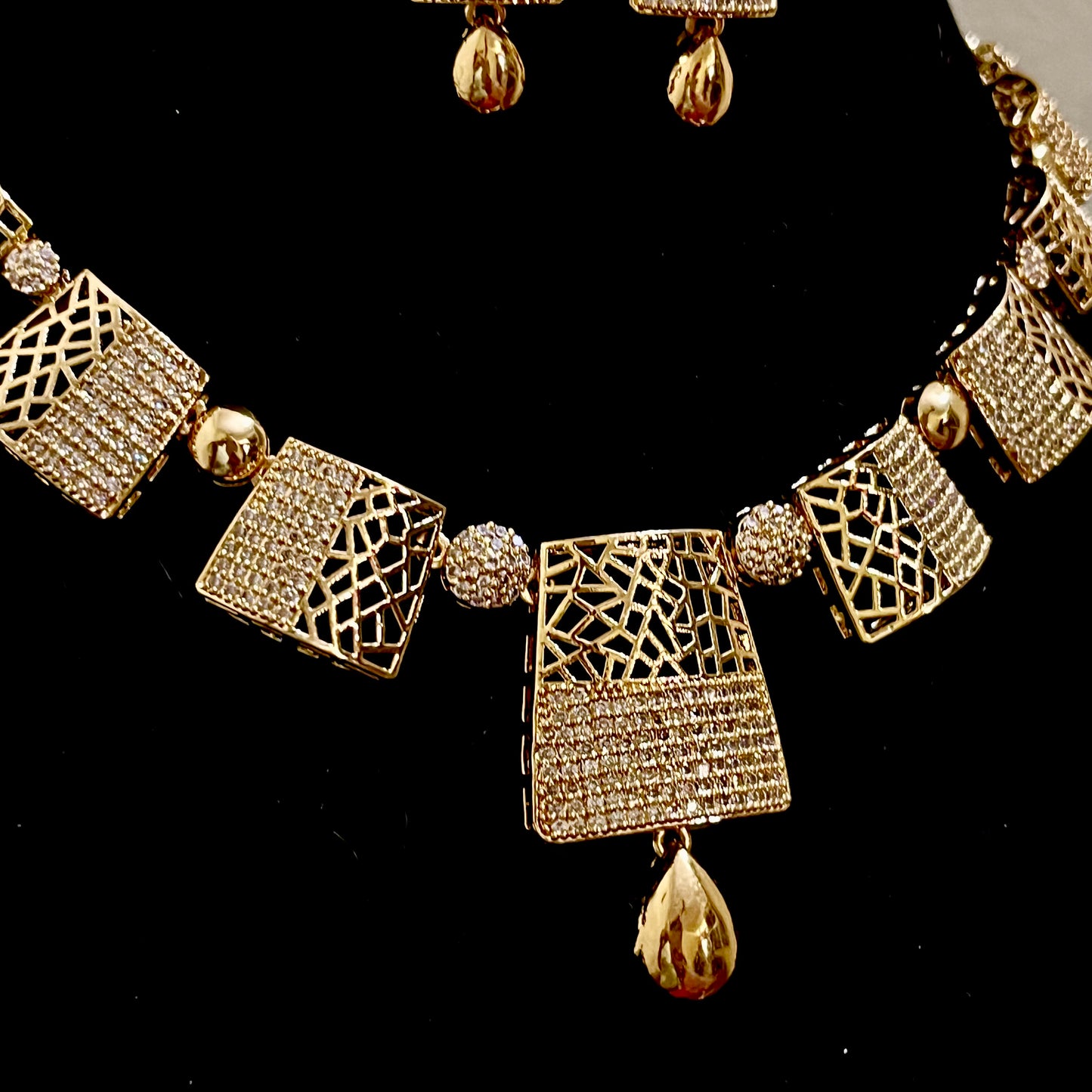 GOLD SHIMMER NECKLACE SET